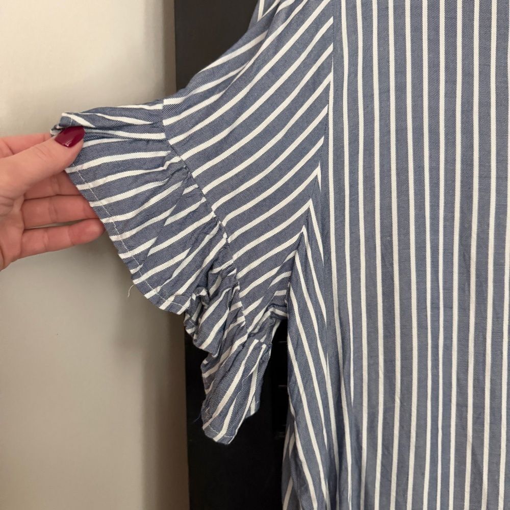 BeachLunchLounge Striped Chambray Ruffle Button Down Shirt Woman Size L - Picture 4 of 6